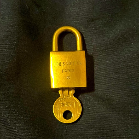 LV Lock & Key #226 - Picture 2 of 2